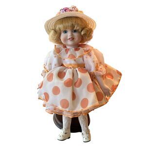 Vtg QVC Porcelain Clara Doll Blonde Blue Eyes Peach Polka Dot Dress Hat Stand
